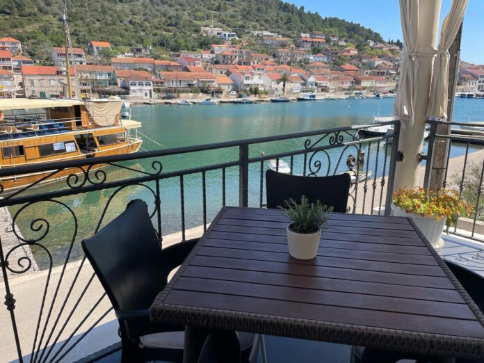 Apartment (Ap0) with sea view for 4+1 people